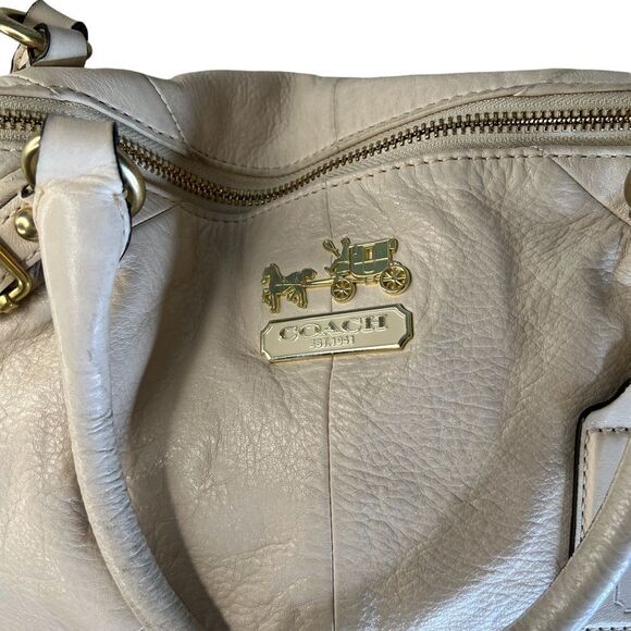 Coach Pebbled Leather Purse‎ - Picture 2 of 8